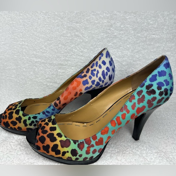 Nine West, peep toe, multi colored, animal print 4 inch heels - Picture 2 of 6